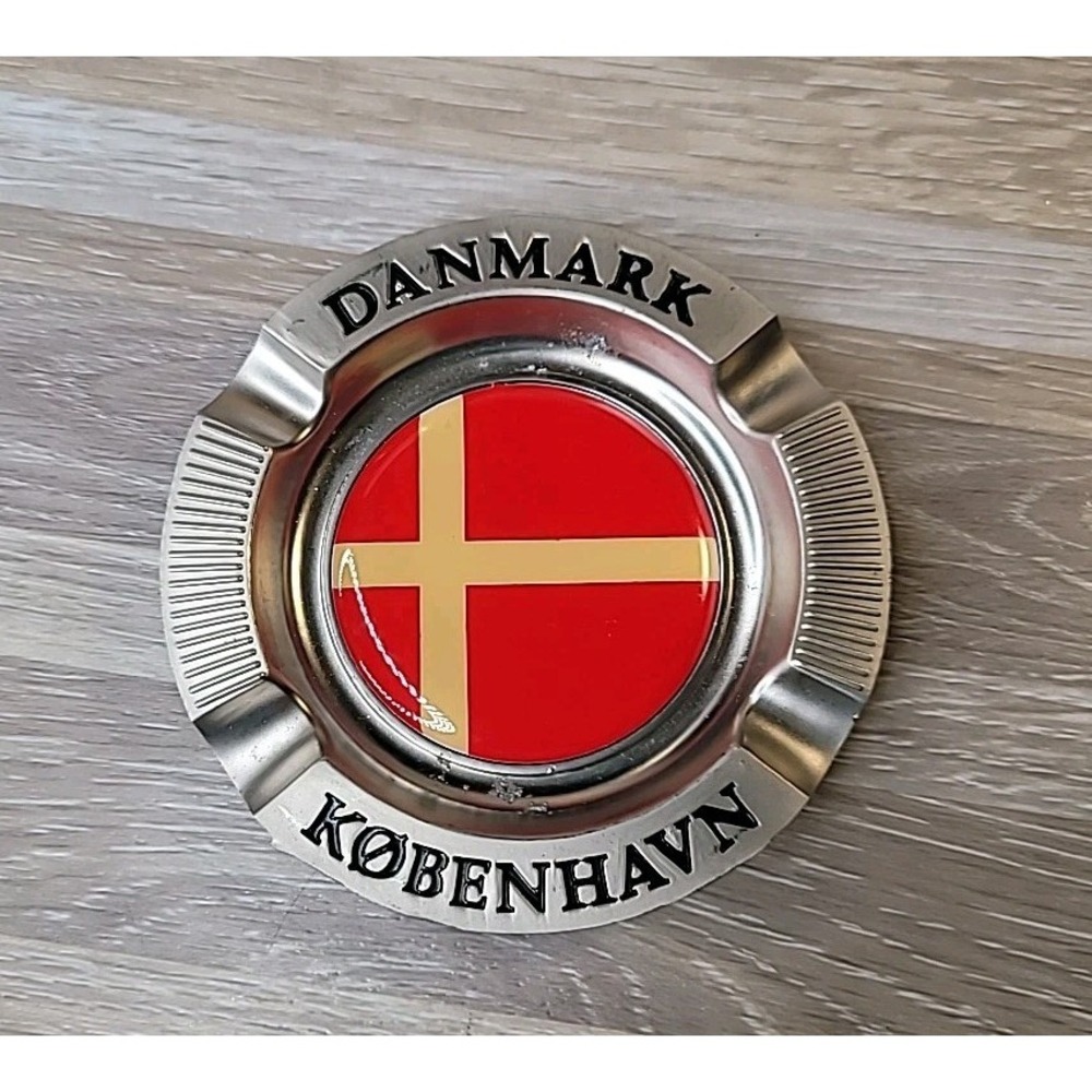 Flag of Denmark 3 1/4"‎ Kobenhavn Denmark Metal Ashtray - Picture 2 of 4